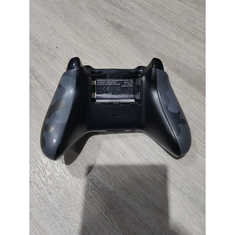Xbox One Wireless Controller Camo Grey Special Edition D-Pad Bluetooth Used